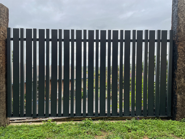 vertical aluminum panel dark fencing modern 