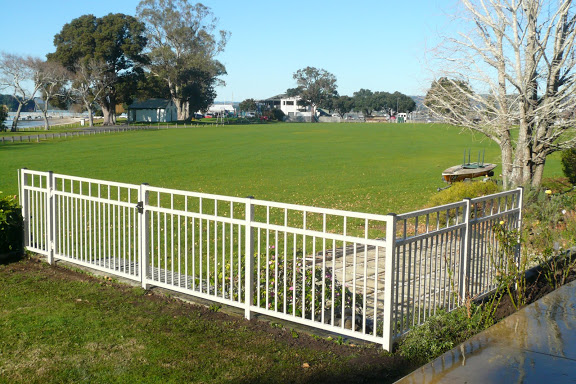 vertical metal bar fence panels