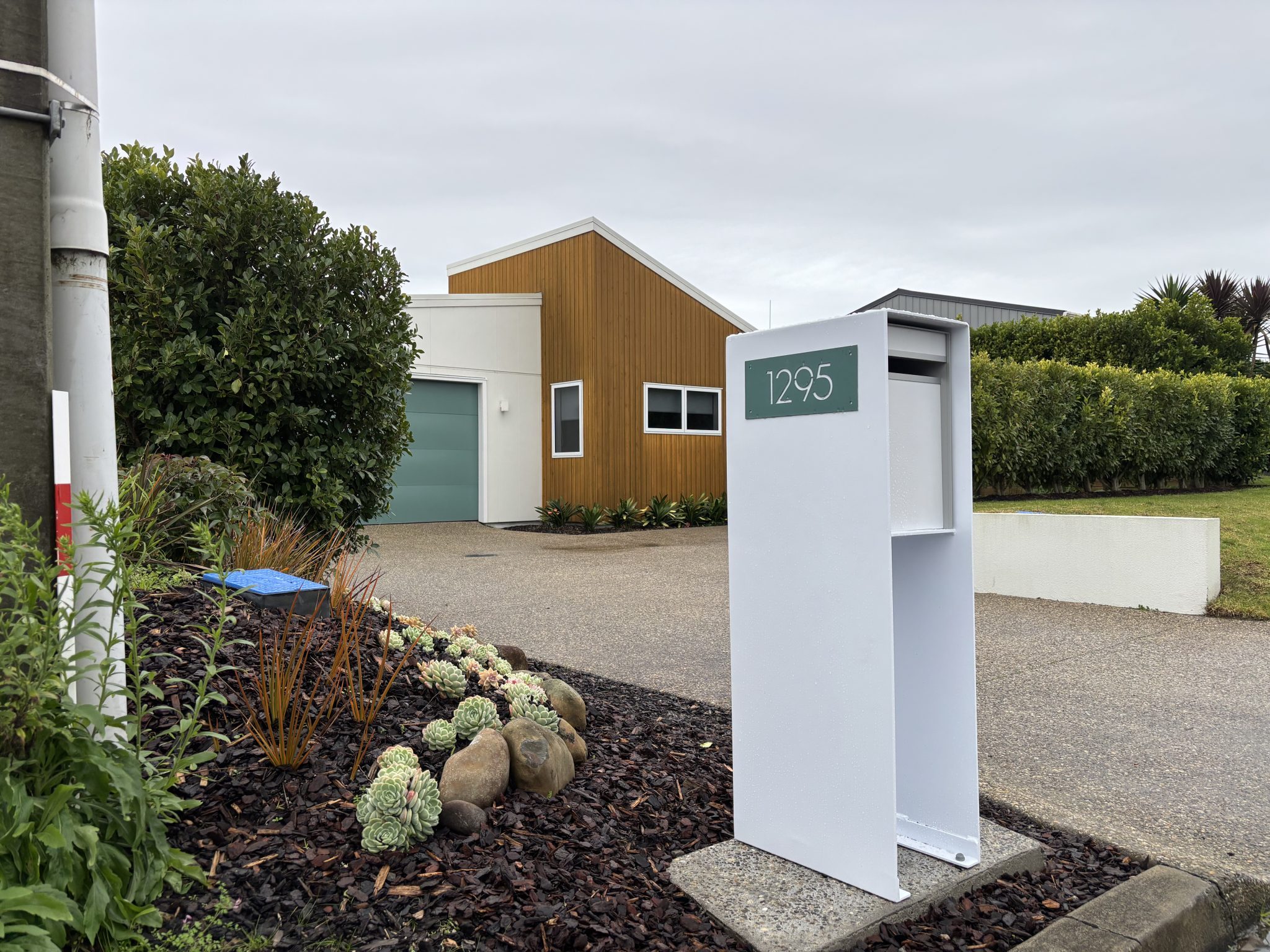 letterbox shroud