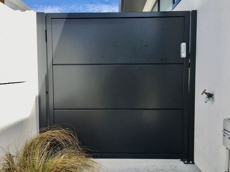 pilot-bay chrome metal look double swing in rising hinge gates for home and drive way